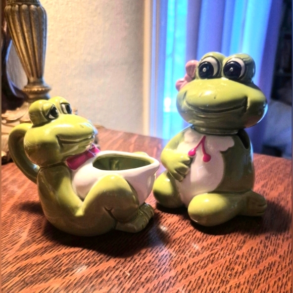 Vintage NC Cameron & Sons Ceramic Green Lady And Man Frog Sugar Bowl & Creamer - Picture 1 of 10